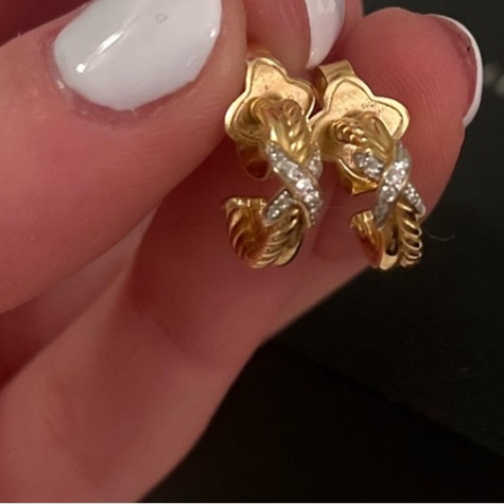David Yurman X Petite 18K Yellow Gold & Pavé Diamond Huggie Hoop Earrings - Picture 7 of 7